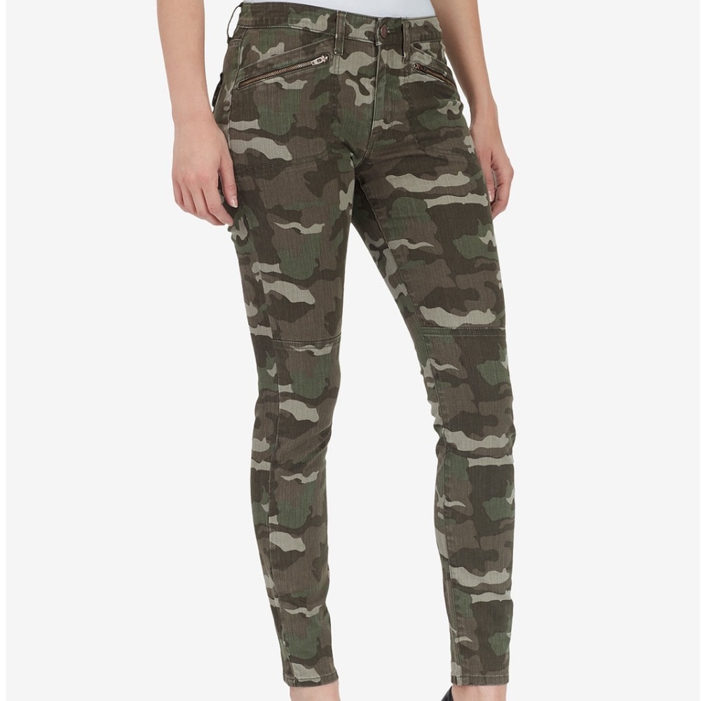 Camouflage jeans